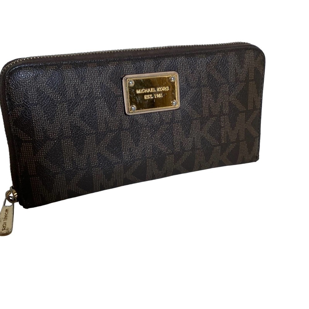 Michael Kors large billfold great Preowned w flaw***see last pic brown